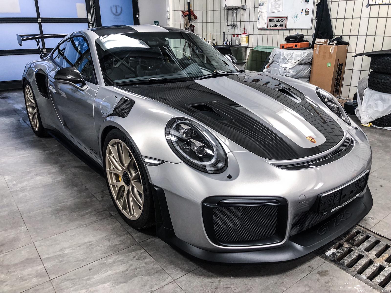 Porsche silber-schwarz